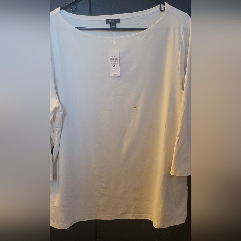 ~Ann Taylor Factory Off-White 3/4 sleeve top.~